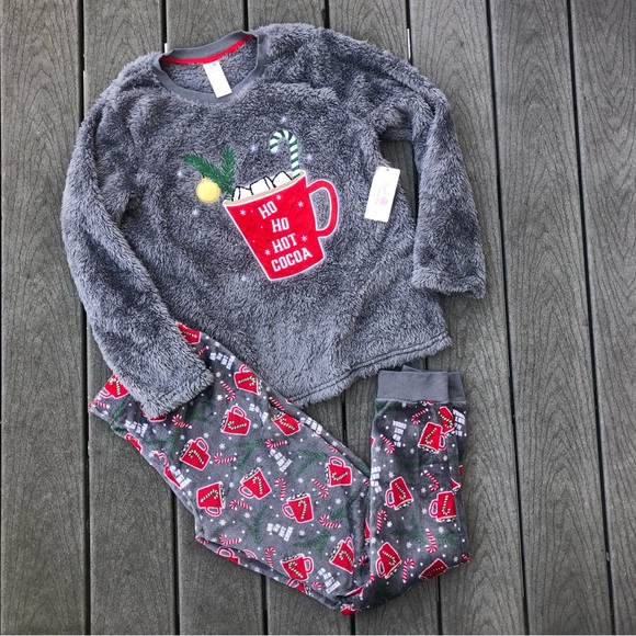 Women's Plush Cocoa 2-Piece Pajamas - Picture 2 of 10